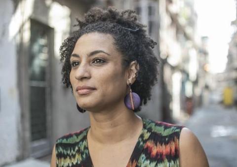 Ex-PM suspeito de estar no carro dos assassinos de Marielle é preso no Rio