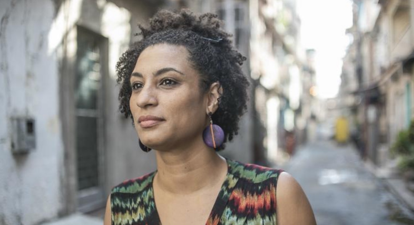 Ex-PM suspeito de estar no carro dos assassinos de Marielle é preso no Rio