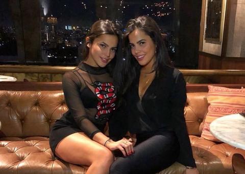 Ex-bbb Emilly faz topless com Mayla para comemorar aniversário 