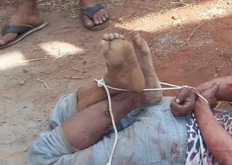 Homem é amarrado por populares após tentar sequestrar criança e mãe gritar por socorro