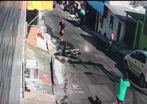 Pai e filho baleados por assaltantes passam por cirurgia em Manaus 