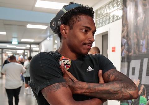 Flamengo visita o Santos enquanto espera por Vitinho  