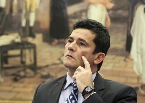 ‘Quando juiz trabalha nas férias, também criticam’, brinca Moro