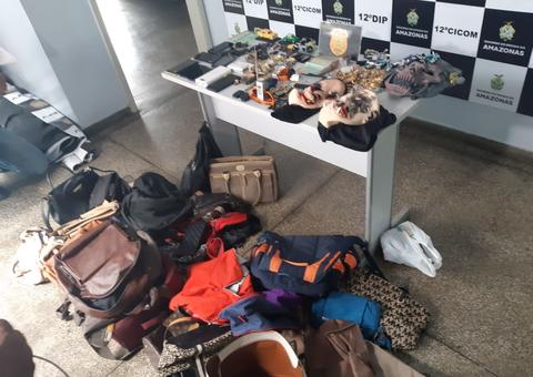 Duas mulheres são presas suspeitas de usar 'Chapolin' para furtar carros e residências em Manaus 