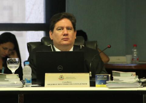TCE suspende processo seletivo de Uarini com salários de até R$ 1,2 mil