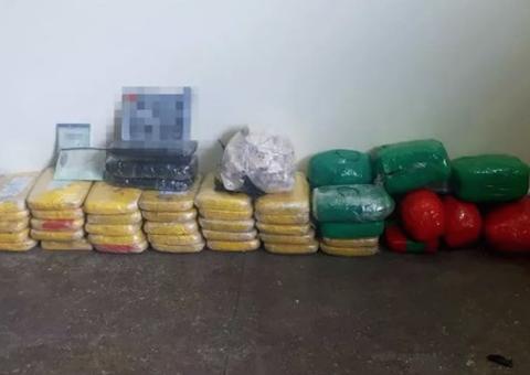 Grupo abandona 50 kg de drogas em rua após avistar policial no Amazonas