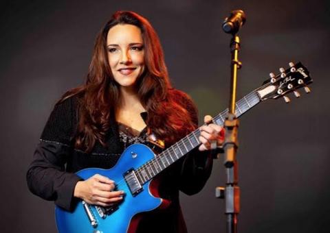 Auê Bar apresenta especial  Ana Carolina nesta quinta 