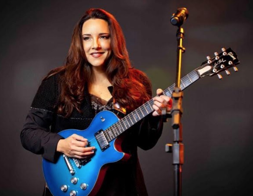 Auê Bar apresenta especial  Ana Carolina nesta quinta 