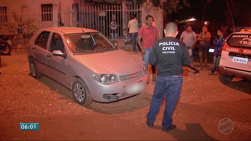 Adolescente que brincava em carro atropela três crianças, uma morreu