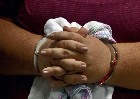 Mãe negociou doação ilegal de criança por grupos em rede social, diz polícia