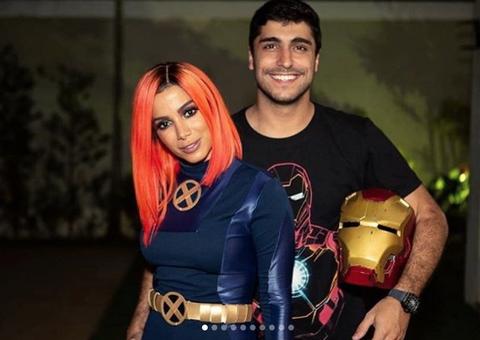 Anitta faz festão de aniversário surpresa para o marido e se declara