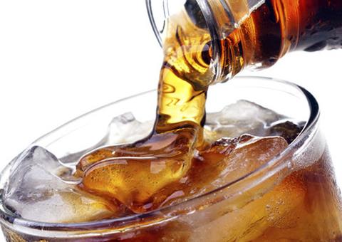 Policial é preso por furto após beber refrigerante de colega