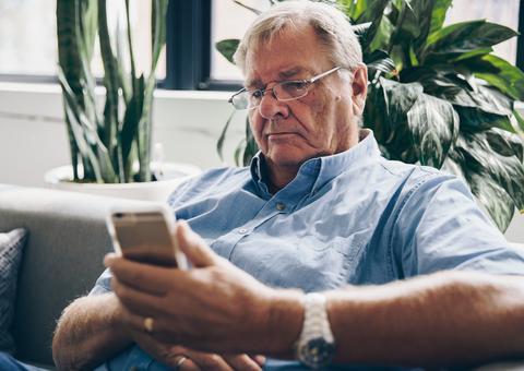 Avós e avôs acessam cada vez mais internet e redes sociais