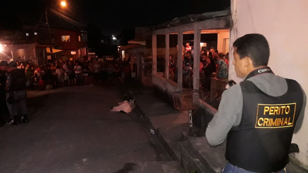 Com bebê no colo, jovem é assassinada com 7 tiros em Manaus