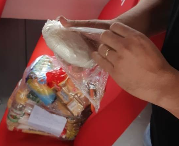 Homem é preso em flagrante com drogas escondidas em cesta básica no Amazonas