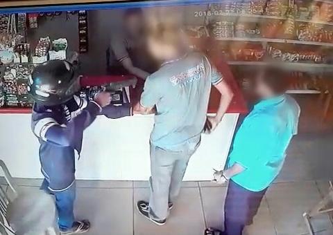Vídeo mostra assalto em mercearia no Amazonas, veja