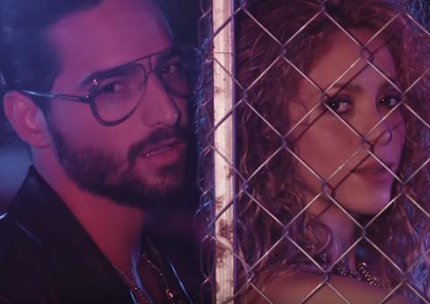 Shakira e Maluma esbanjam sensualidade em clipe de ‘Clandestino’, veja