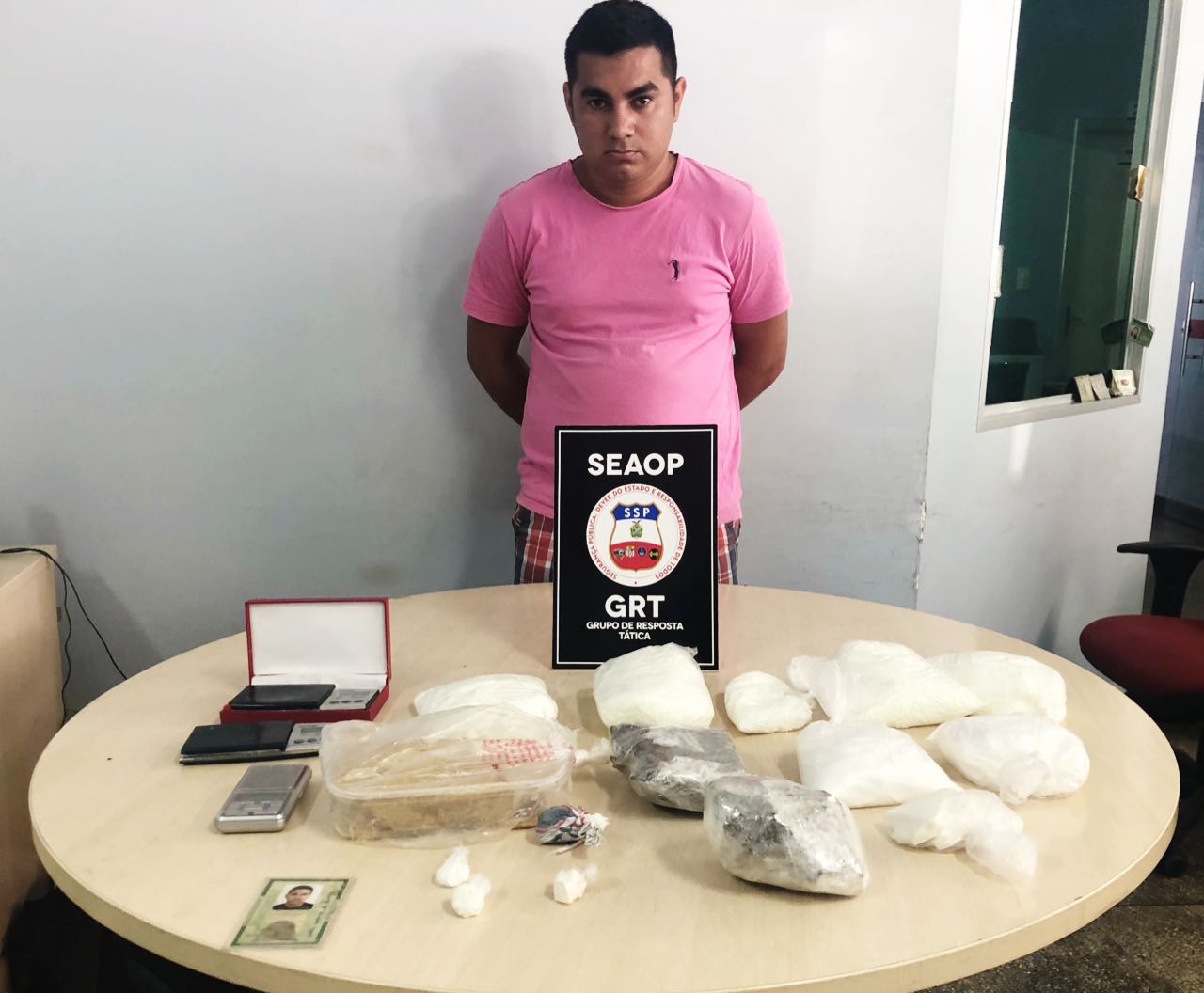 Homem é preso com entorpecentes dentro de residência em Manaus