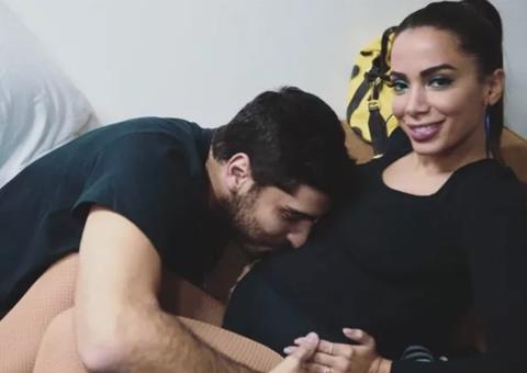 Anitta quebra internet com revelação no aniversário do marido