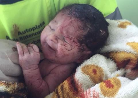 Bebê nasce após mãe ter barriga dilacerada em acidente grave