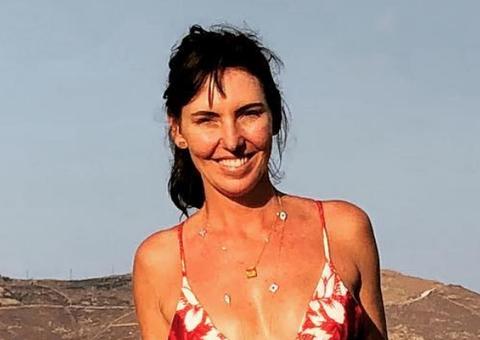 Glenda Kozlowski exibe barriga chapada aos 44 anos