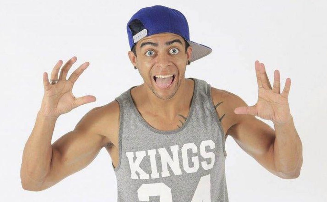 Youtuber causa revolta ao relatar em vídeo como abusou de ex-namorada