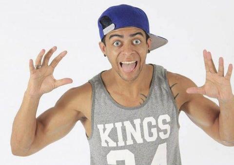 Youtuber causa revolta ao relatar em vídeo como abusou de ex-namorada