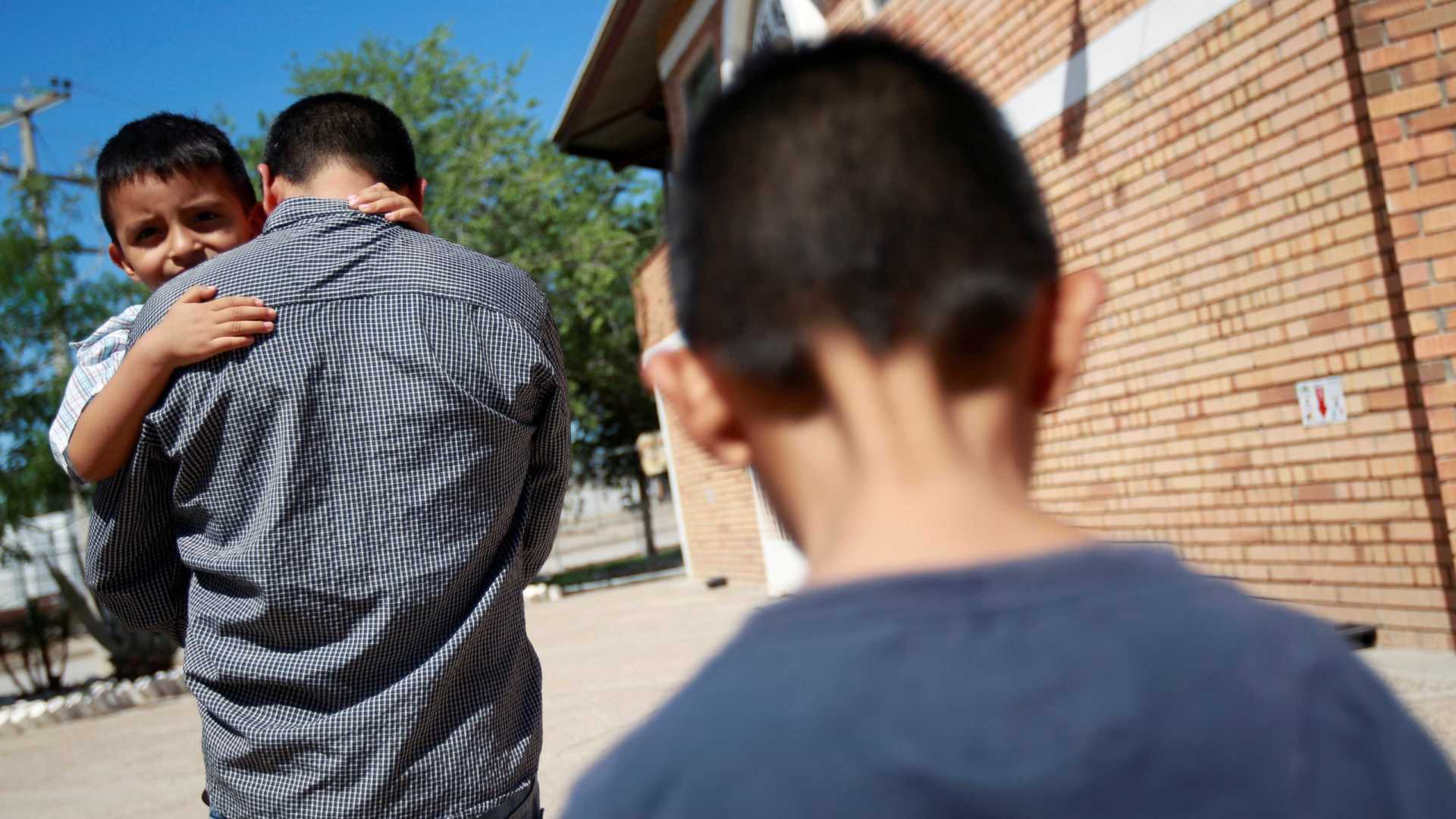 EUA devolvem aos pais todas as crianças brasileiras isoladas