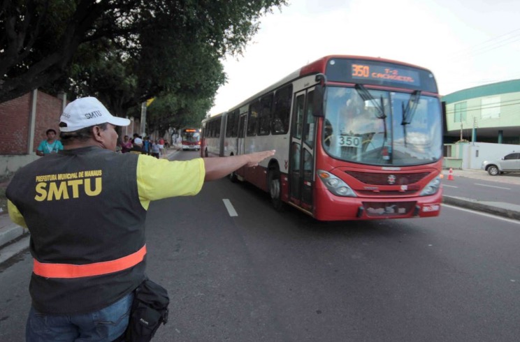 Prefeitura e PM firmam parceira para fiscalizar transporte público de Manaus