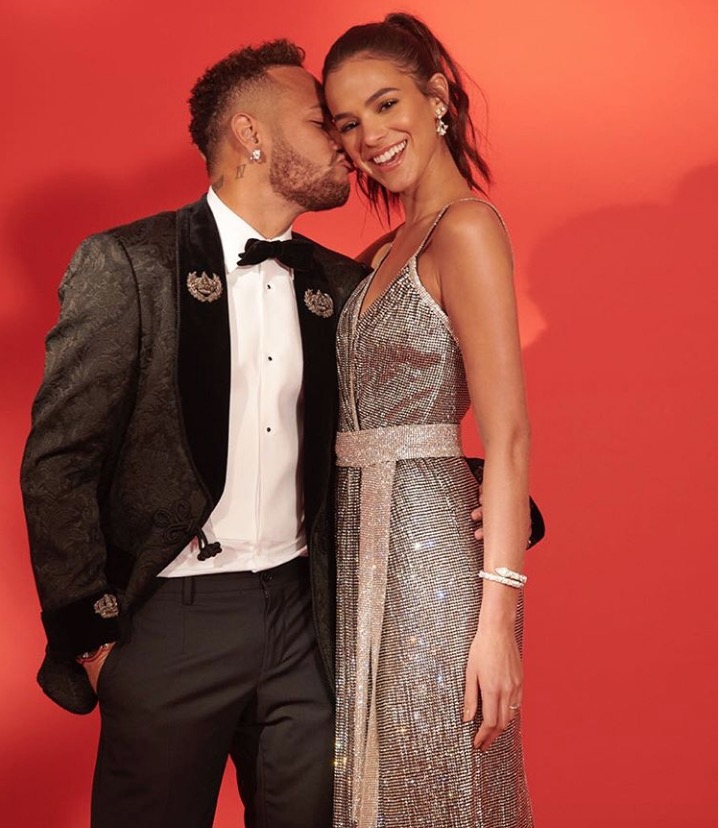 Neymar prepara festão em mansão para comemorar aniversário de Bruna Marquezine