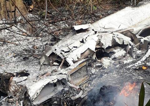 Três pessoas morrem e duas ficam gravemente feridas durante queda de avião