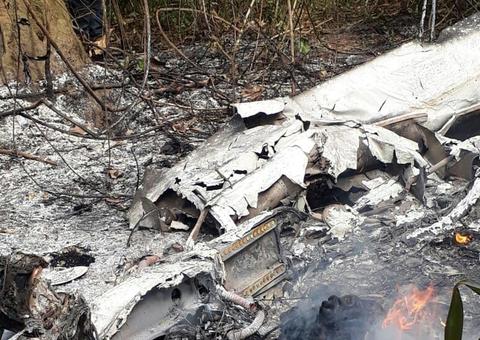 Três pessoas morrem e duas ficam gravemente feridas durante queda de avião