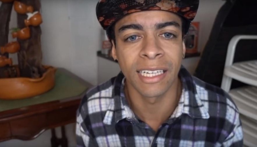 Polícia investiga youtuber por suposto estupro de ex-namorada