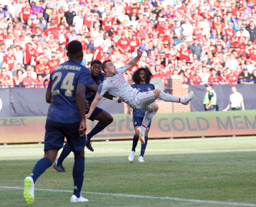 Com golaço de Shaqiri, Liverpool goleia Manchester United por 4 a 1