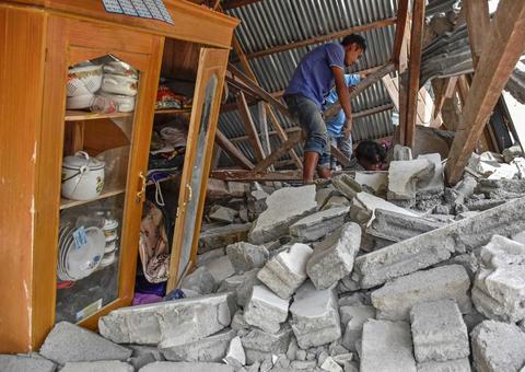 Terremoto mata mais 10 pessoas e deixa 40 feridas na Indonésia