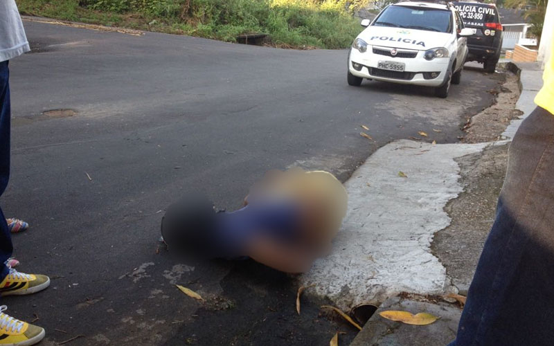 Em Manaus, corpo de homem é encontrado com saco de lixo amarrado na cabeça