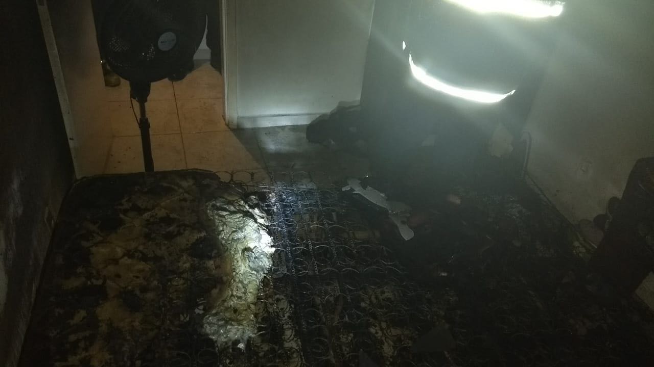 Apartamento pega fogo na madrugada e causa pânico entre moradores em Manaus