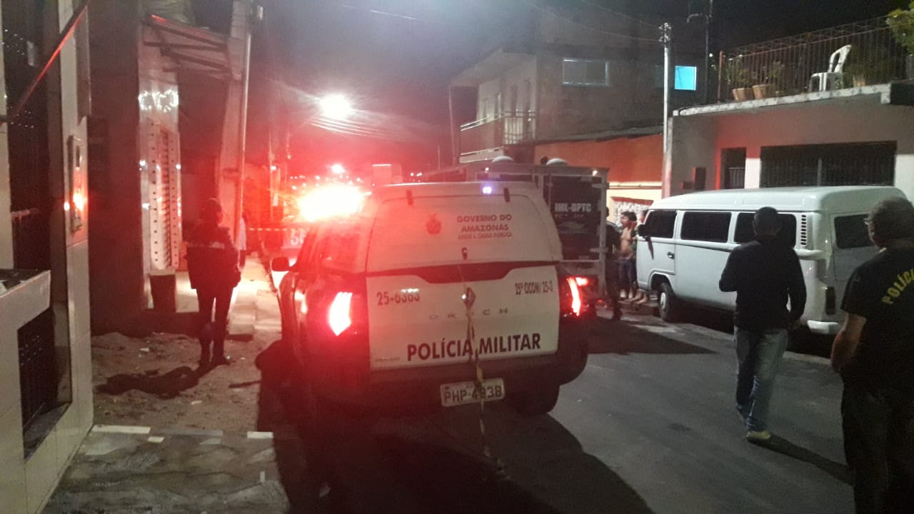 Homem é executado a tiros e irmã é baleada nas pernas em Manaus