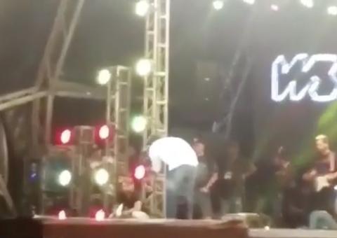 Wesley Safadão discute com fã durante show e é alvo de protestos em Fortaleza