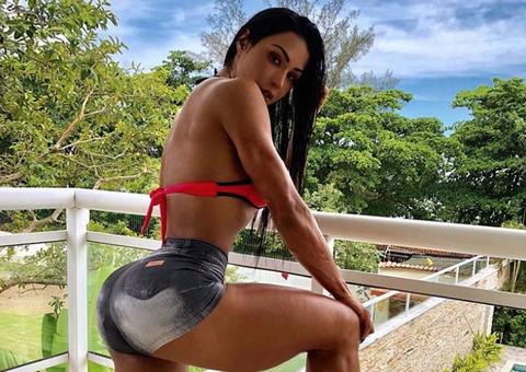 Gracyanne Barbosa revela que já fez ‘tour’ com mulher e prefere sexo a três