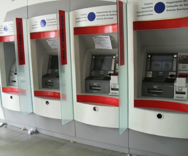 Em Manaus, assaltantes invadem agência e roubam dinheiro de caixa eletrônico