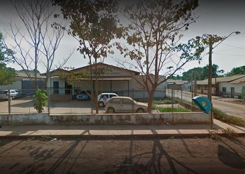 Detentos espancam agente penitenciário e fogem levando carro da polícia