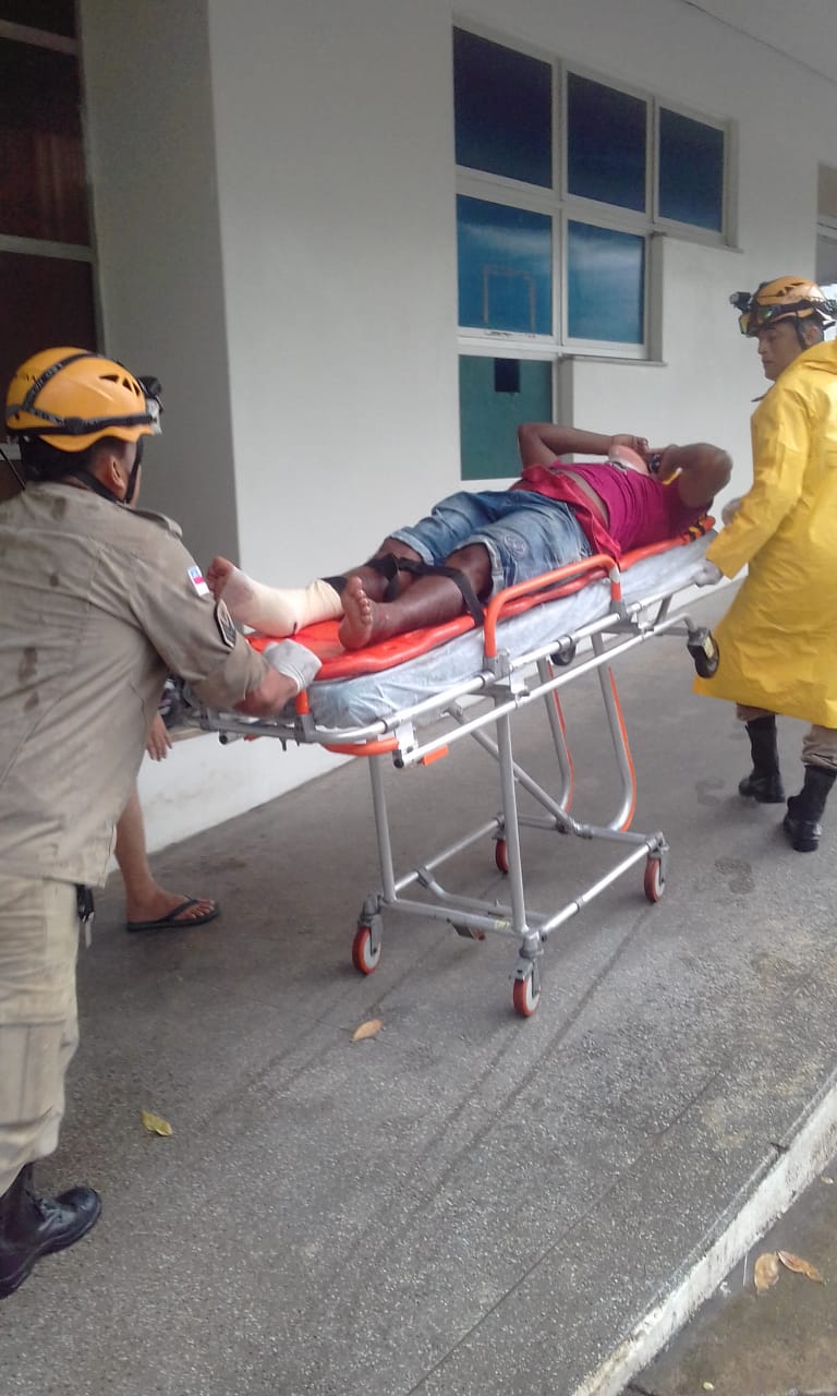 Colisão de motos deixa duas pessoas feridas no Amazonas