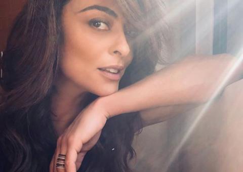 Juliana Paes ostenta corpão e detalhe bizarro chama atenção dos fãs