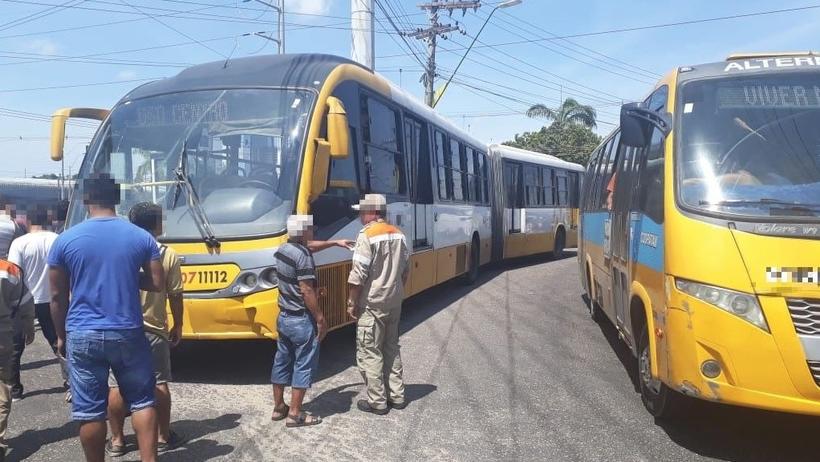 Mulher morre após ser atropelada e parar debaixo de ônibus em Manaus