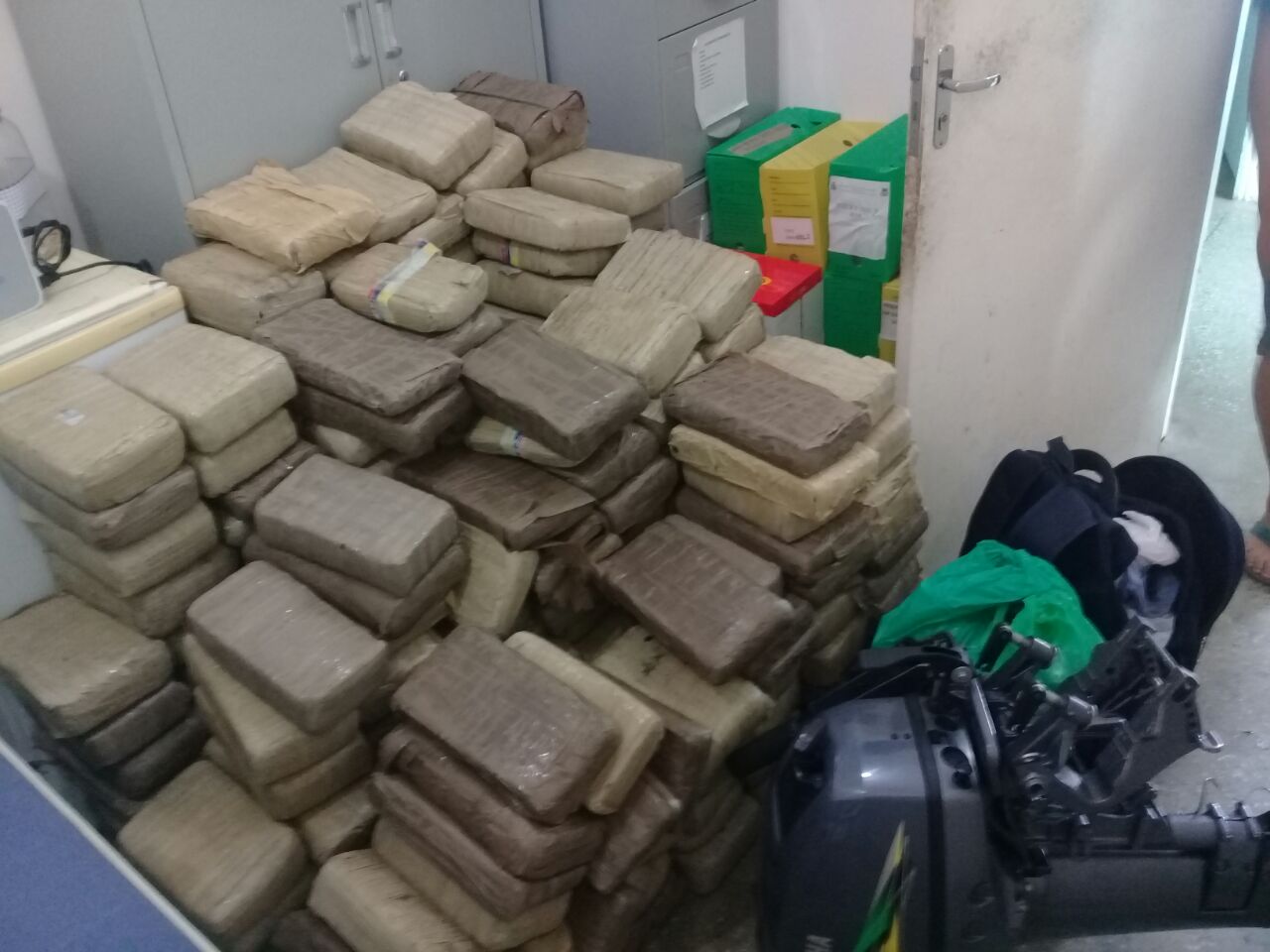 Exército apreende 450kg de maconha skunk dentro de embarcação no Amazonas