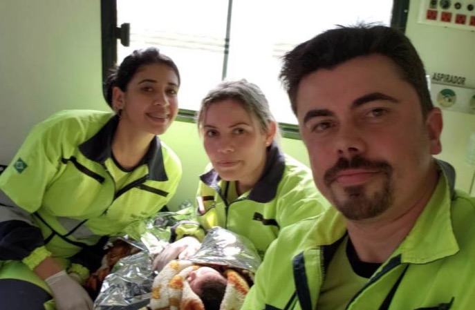 Bebê que nasceu em acidente na BR-116 tem alta e vai para casa dos avós