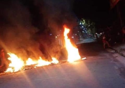 Em Manaus, moradores bloqueiam rua em protesto contra falta de energia