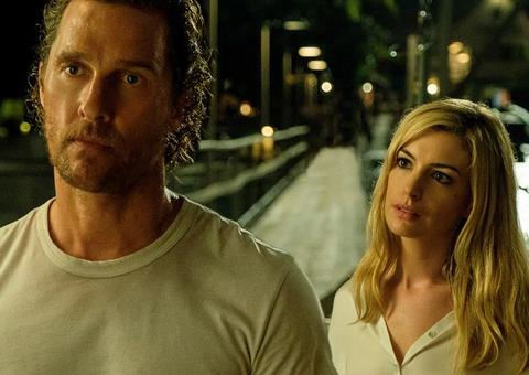 Calmaria ganha trailer estrelado por Matthew McConaughey e Anne Hathaway 