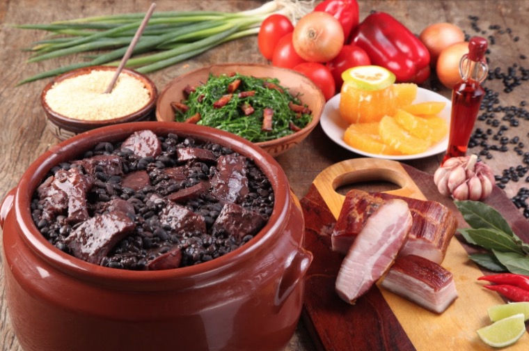 Abrigo NACER realiza feijoada beneficente em Manaus